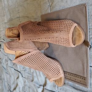 Lucky Brand Open Peep Toe Suede Taupe Brindle Perforated Bootie Chunky Heel 7.5